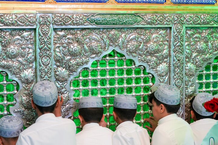 تقرير مصور/ أطفال نور الهادي يحتفلون بذكرى مولد الإمام المهدي في حرم الإمامين العسكريين