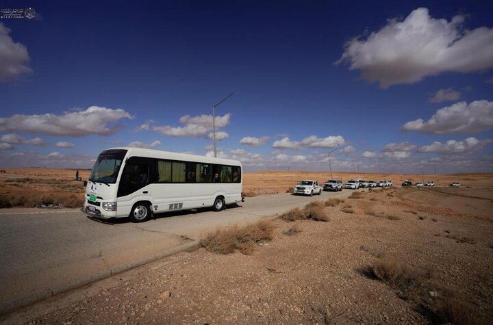 تقرير مصور/ العتبة العلوية توجه قافلة رابطة الدعم اللوجستي إلى الحدود العراقية - السورية
