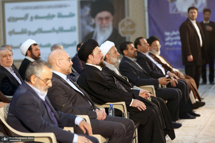 تقرير مصور/ نواب مجلس الشورى الاسلامي يجدّدون العهد بمبادئ الثورة الاسلامية