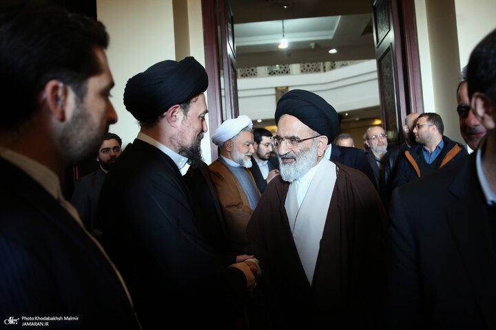 تقرير مصور/ نواب مجلس الشورى الاسلامي يجدّدون العهد بمبادئ الثورة الاسلامية