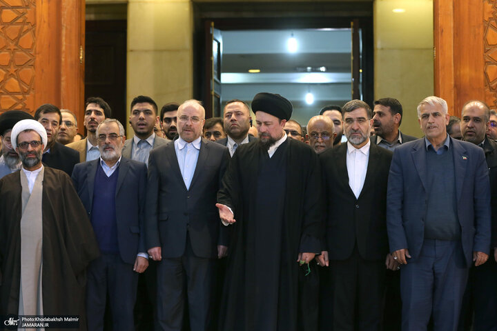 تقرير مصور/ نواب مجلس الشورى الاسلامي يجدّدون العهد بمبادئ الثورة الاسلامية