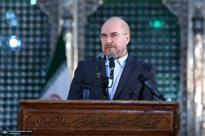 تقرير مصور/ نواب مجلس الشورى الاسلامي يجدّدون العهد بمبادئ الثورة الاسلامية