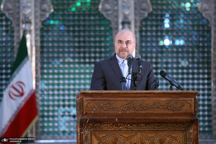 تقرير مصور/ نواب مجلس الشورى الاسلامي يجدّدون العهد بمبادئ الثورة الاسلامية