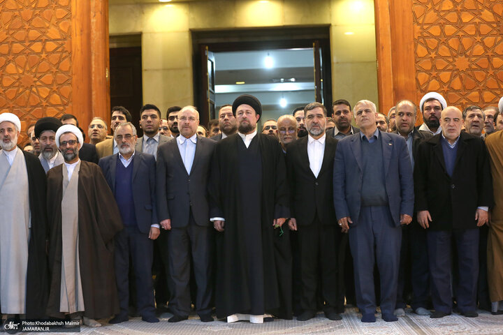 تقرير مصور/ نواب مجلس الشورى الاسلامي يجدّدون العهد بمبادئ الثورة الاسلامية