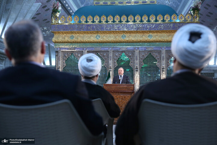 تقرير مصور/ نواب مجلس الشورى الاسلامي يجدّدون العهد بمبادئ الثورة الاسلامية
