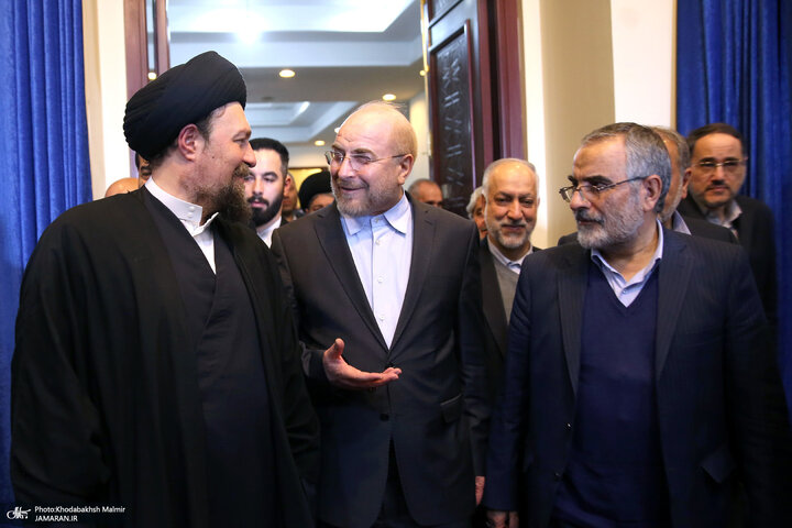 تقرير مصور/ نواب مجلس الشورى الاسلامي يجدّدون العهد بمبادئ الثورة الاسلامية