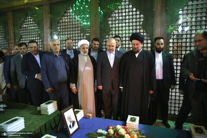 تقرير مصور/ نواب مجلس الشورى الاسلامي يجدّدون العهد بمبادئ الثورة الاسلامية