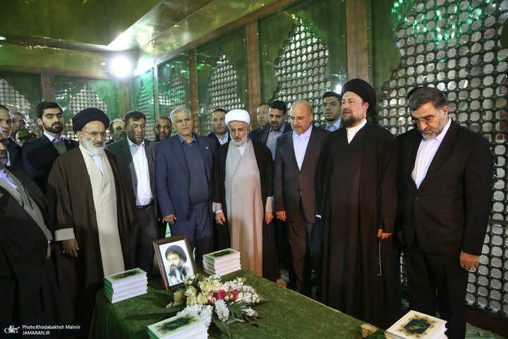 تقرير مصور/ نواب مجلس الشورى الاسلامي يجدّدون العهد بمبادئ الثورة الاسلامية