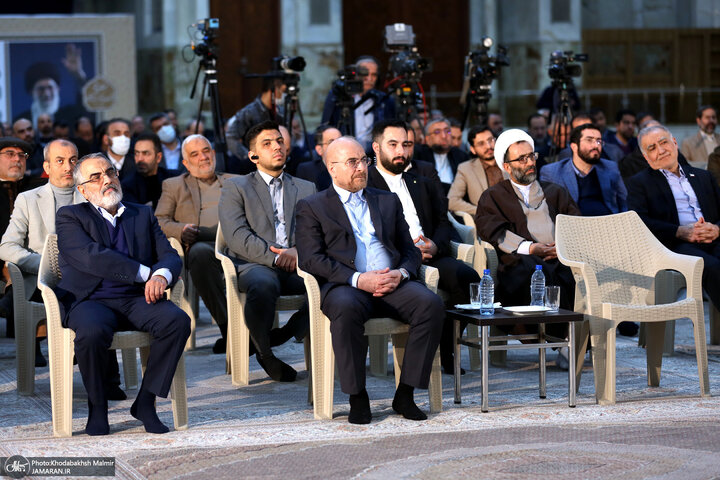 تقرير مصور/ نواب مجلس الشورى الاسلامي يجدّدون العهد بمبادئ الثورة الاسلامية