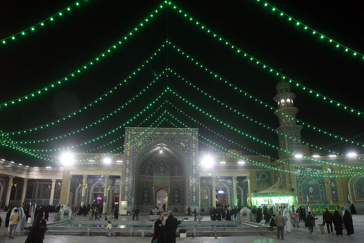 حرم حضرت معصومه (س)در شب میلاد امام زمان(عج) چراغان شد