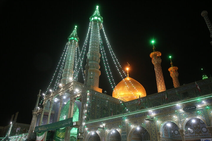 حرم حضرت معصومه (س)در شب میلاد امام زمان(عج) چراغان شد