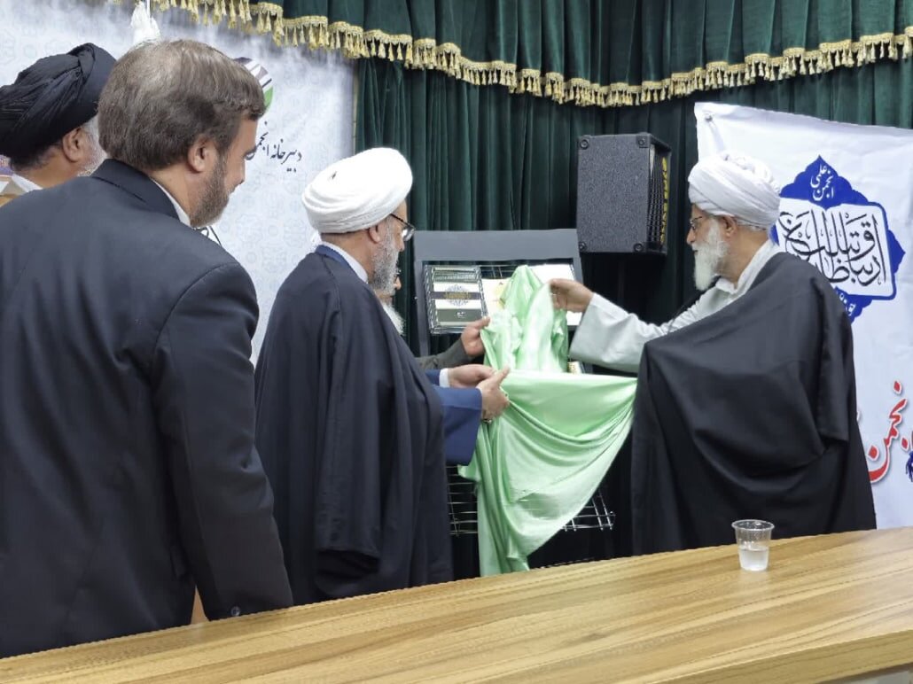 رونمایی از ۴ کتاب و تأکید بر جایگاه والای مبلغان در مجمع انجمن ارتباطات و تبلیغ حوزه علمیه