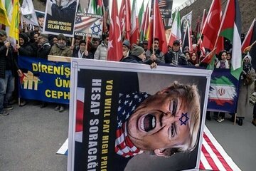 Video : Dukung Iran, Poster Trump dan Netanyahu Dibakar Demosntran di Turki