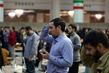 گزارش تصویری | شب‌زنده‌داری زائران حرم کریمه اهل‌بیت(س) در شب نیمه شعبان