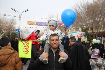 همایش پیاده‌روی نیمه شعبان  و جشن میلاد امام زمان(عج) در اصفهان