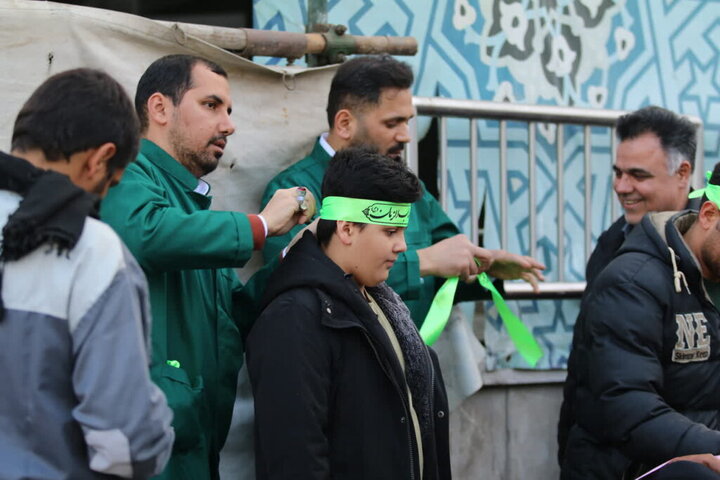 خدمت‌رسانی ایستگاه های صلواتی حرم بانوی کرامت در شب نیمه شعبان