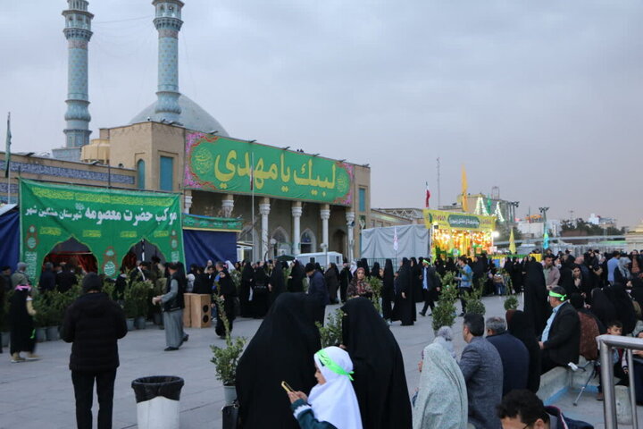 خدمت‌رسانی ایستگاه های صلواتی حرم بانوی کرامت در شب نیمه شعبان