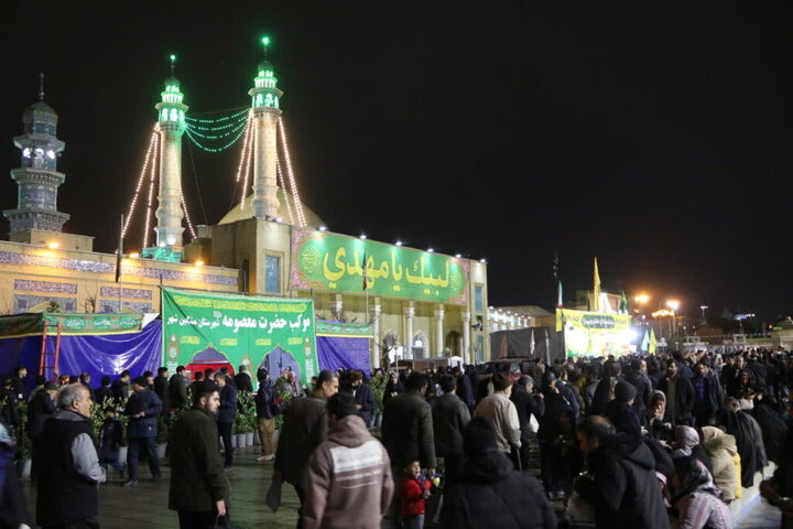 خدمت‌رسانی ایستگاه های صلواتی حرم بانوی کرامت در شب نیمه شعبان