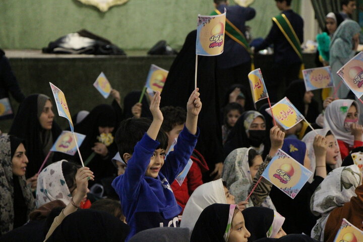 جشن میلاد امام زمان(عج) ویژه کودکان در حرم بانوی کرامت