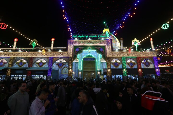 تقرير مصور/ ملايين الزائرين يحييون ذكرى ولادة الامام المهدي (عليه السلام) في كربلاء