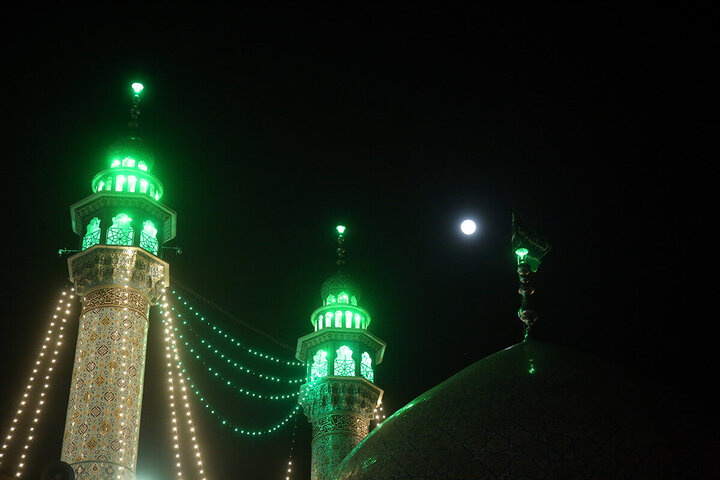 تقرير مصور/ إضاءات في حرم السيدة المعصومة بمناسبة ولادة الإمام الحجة (عج)