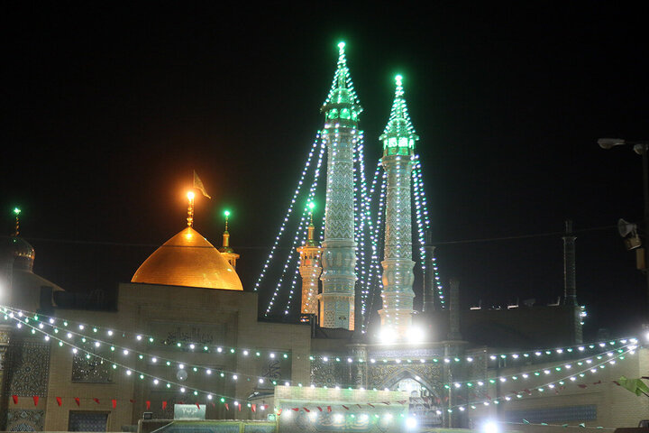 تقرير مصور/ إضاءات في حرم السيدة المعصومة بمناسبة ولادة الإمام الحجة (عج)