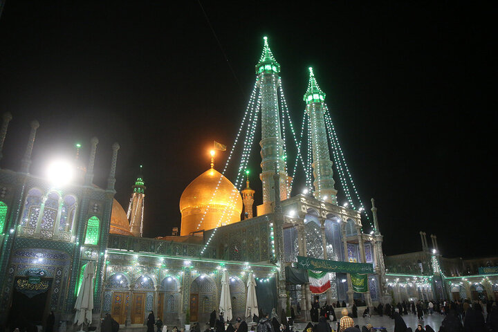 تقرير مصور/ إضاءات في حرم السيدة المعصومة بمناسبة ولادة الإمام الحجة (عج)
