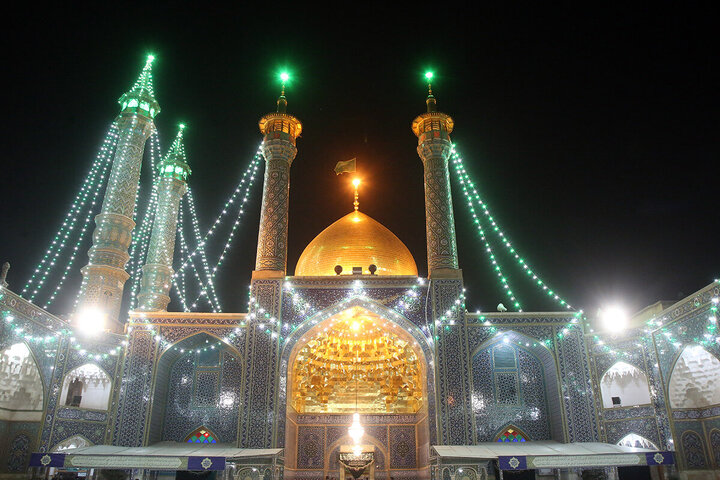 تقرير مصور/ إضاءات في حرم السيدة المعصومة بمناسبة ولادة الإمام الحجة (عج)