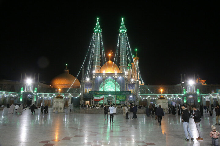 تقرير مصور/ إضاءات في حرم السيدة المعصومة بمناسبة ولادة الإمام الحجة (عج)