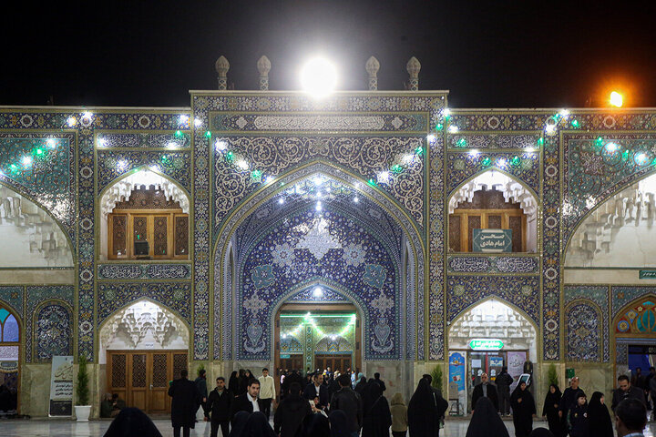 تقرير مصور/ إضاءات في حرم السيدة المعصومة بمناسبة ولادة الإمام الحجة (عج)