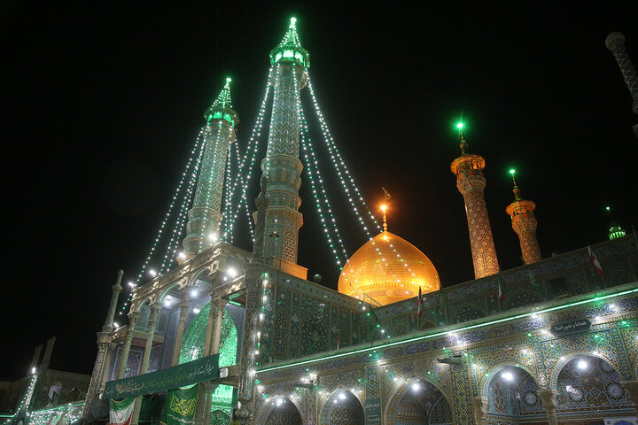تقرير مصور/ إضاءات في حرم السيدة المعصومة بمناسبة ولادة الإمام الحجة (عج)