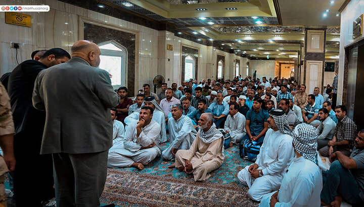 تقرير مصور/ لحظة تلبية العراقيين لنداء فتوى الدفاع الكفائي من جوار مرقد الإمام الحسين (ع)