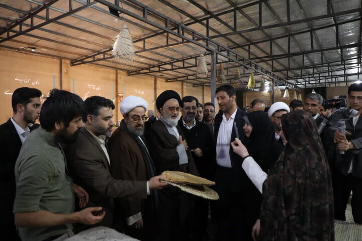 بازدید آیت‌الله سعیدی از موکب‌های طریق المهدی در شب نیمه شعبان