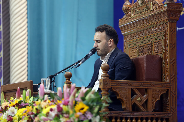 شب‌زنده‌داری زائران حرم بانوی کرامت در شب نیمه شعبان