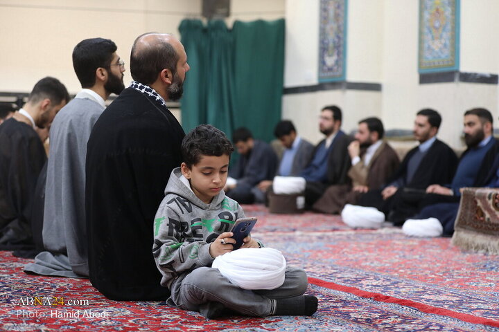 مراسم عمامه‌گذاری جمعی از طلاب در سالروز نیمه شعبان