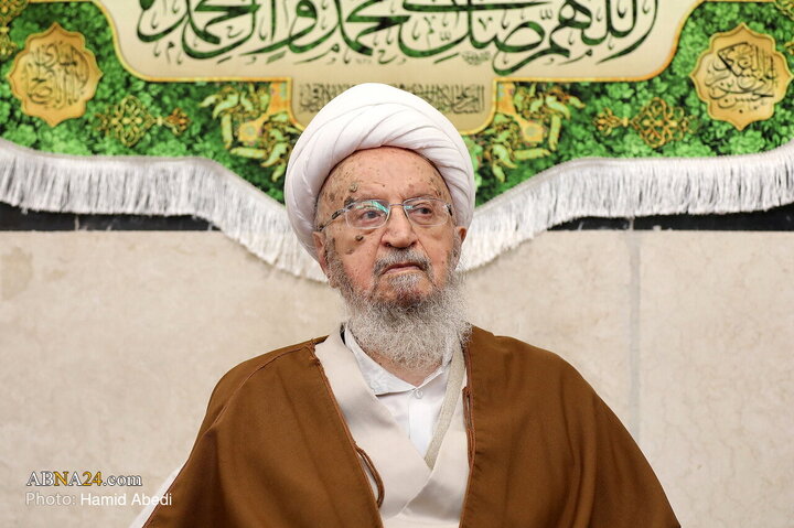 مراسم عمامه‌گذاری جمعی از طلاب در سالروز نیمه شعبان