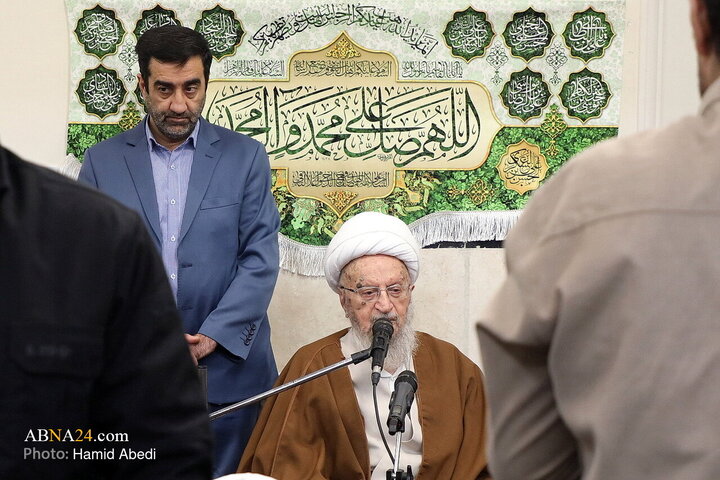 مراسم عمامه‌گذاری جمعی از طلاب در سالروز نیمه شعبان