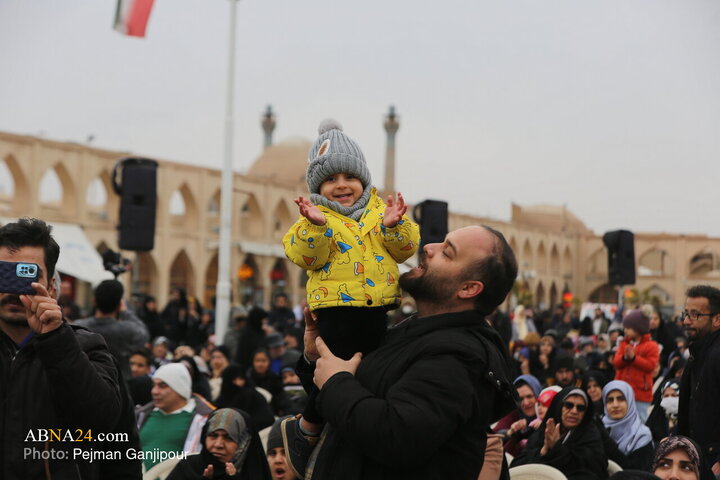 همایش پیاده‌روی نیمه شعبان  و جشن میلاد امام زمان(عج) در اصفهان