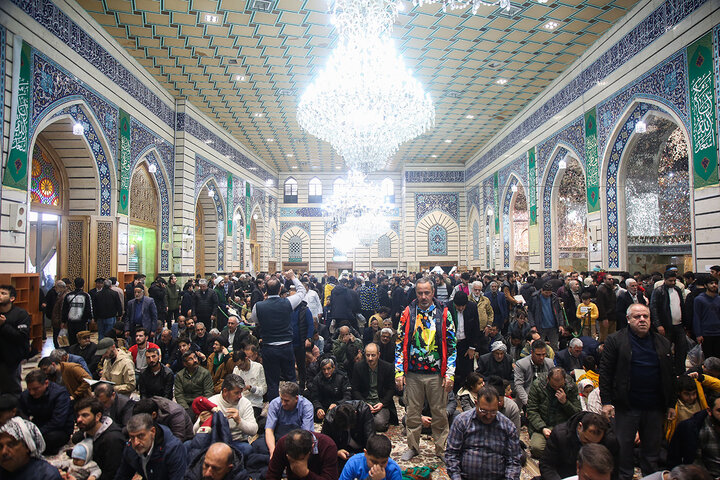 حال و هوای زیبای حرم بانوی کرامت در سالروز ولادت امام زمان(عج)