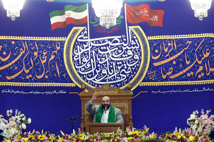 جشن سالروز ولادت منجی عالم بشریت در حرم قم