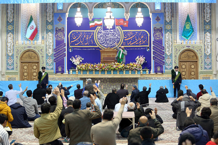 جشن سالروز ولادت منجی عالم بشریت در حرم قم