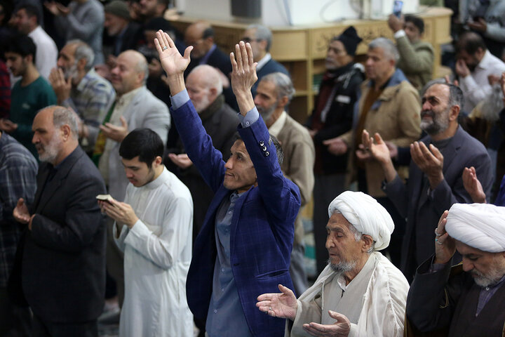 دستانی که از خدا فقط فرج امام زمان(عج) را طلب کردند