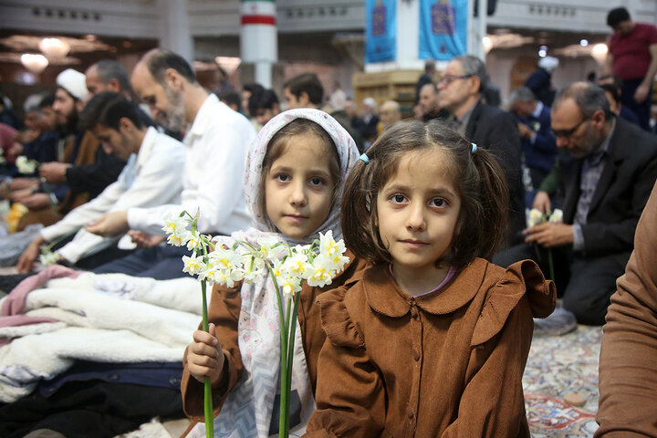 دستانی که از خدا فقط فرج امام زمان(عج) را طلب کردند