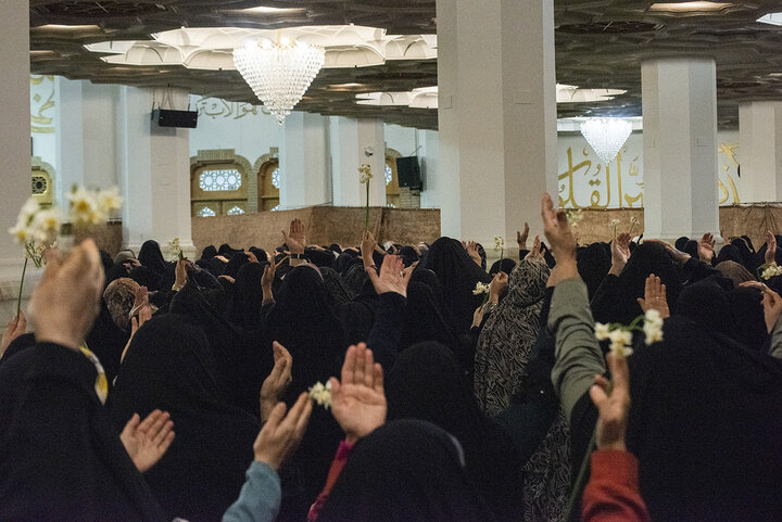 دستانی که از خدا فقط فرج امام زمان(عج) را طلب کردند