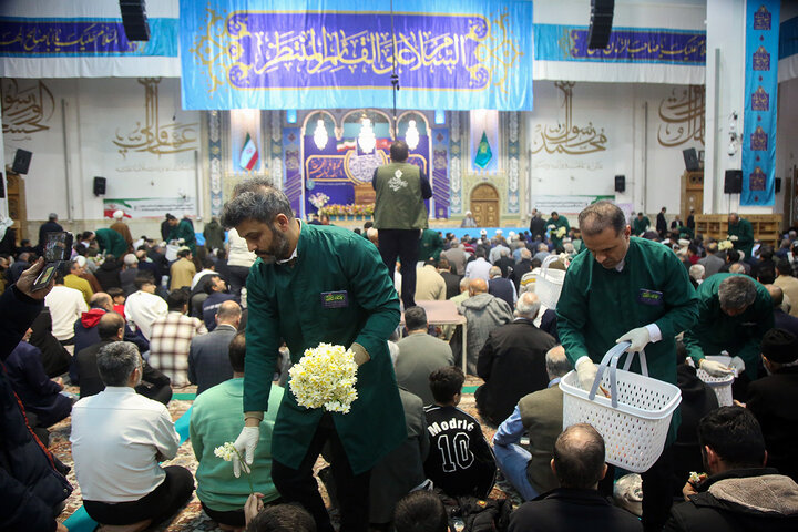 دستانی که از خدا فقط فرج امام زمان(عج) را طلب کردند