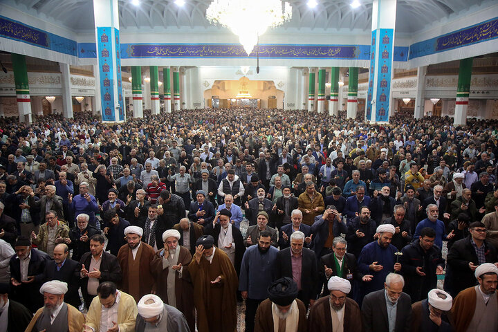 دستانی که از خدا فقط فرج امام زمان(عج) را طلب کردند