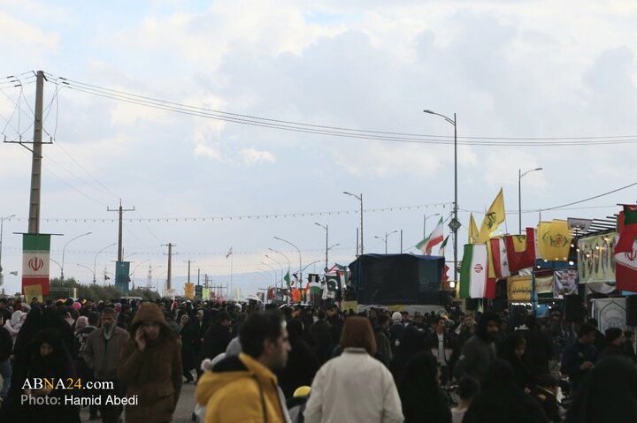 پیاده روی زائران در روز نیمه‌شعبان به سمت مسجد جمکران