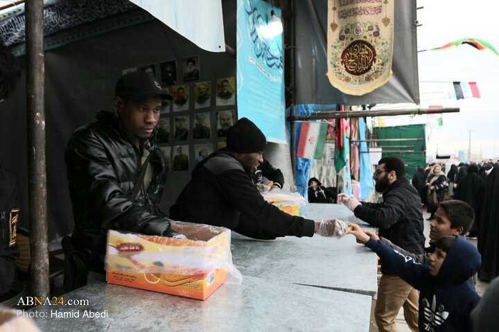 پیاده روی زائران در روز نیمه‌شعبان به سمت مسجد جمکران