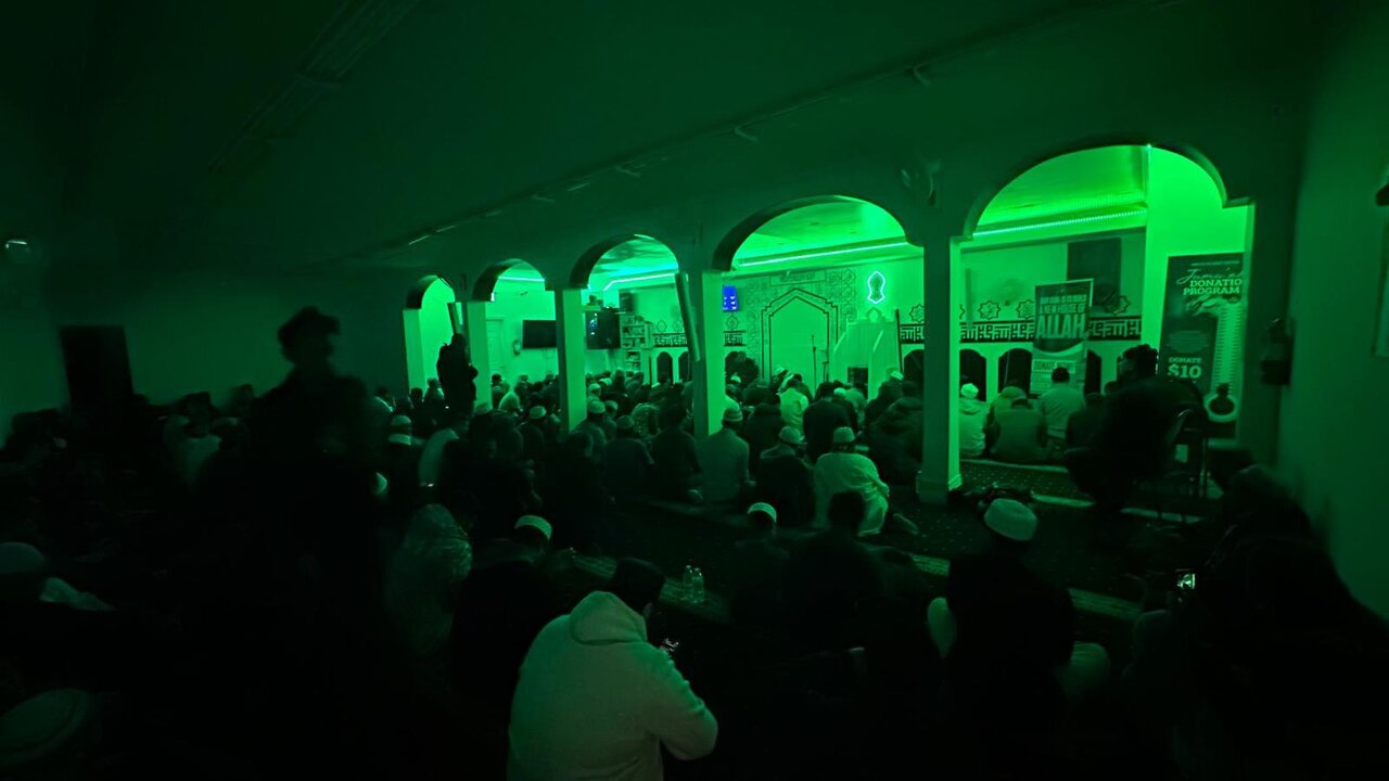 تورنتو؛ اهل تسنن در مرکز اسلامی مکه نیمه‌شعبان را گرامی داشتند