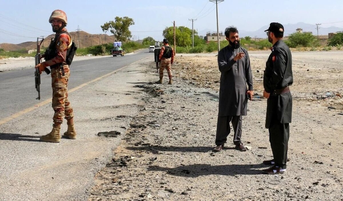 پاکستان برای بازپس‌گیری کنترل یک شهر در بلوچستان، نیروی هوایی اعزام کرد